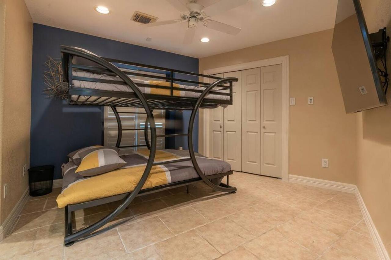 יוסטון Huge 6 Bedroom With Pool, Spa, 85 Inch Tv, Game Room מראה חיצוני תמונה