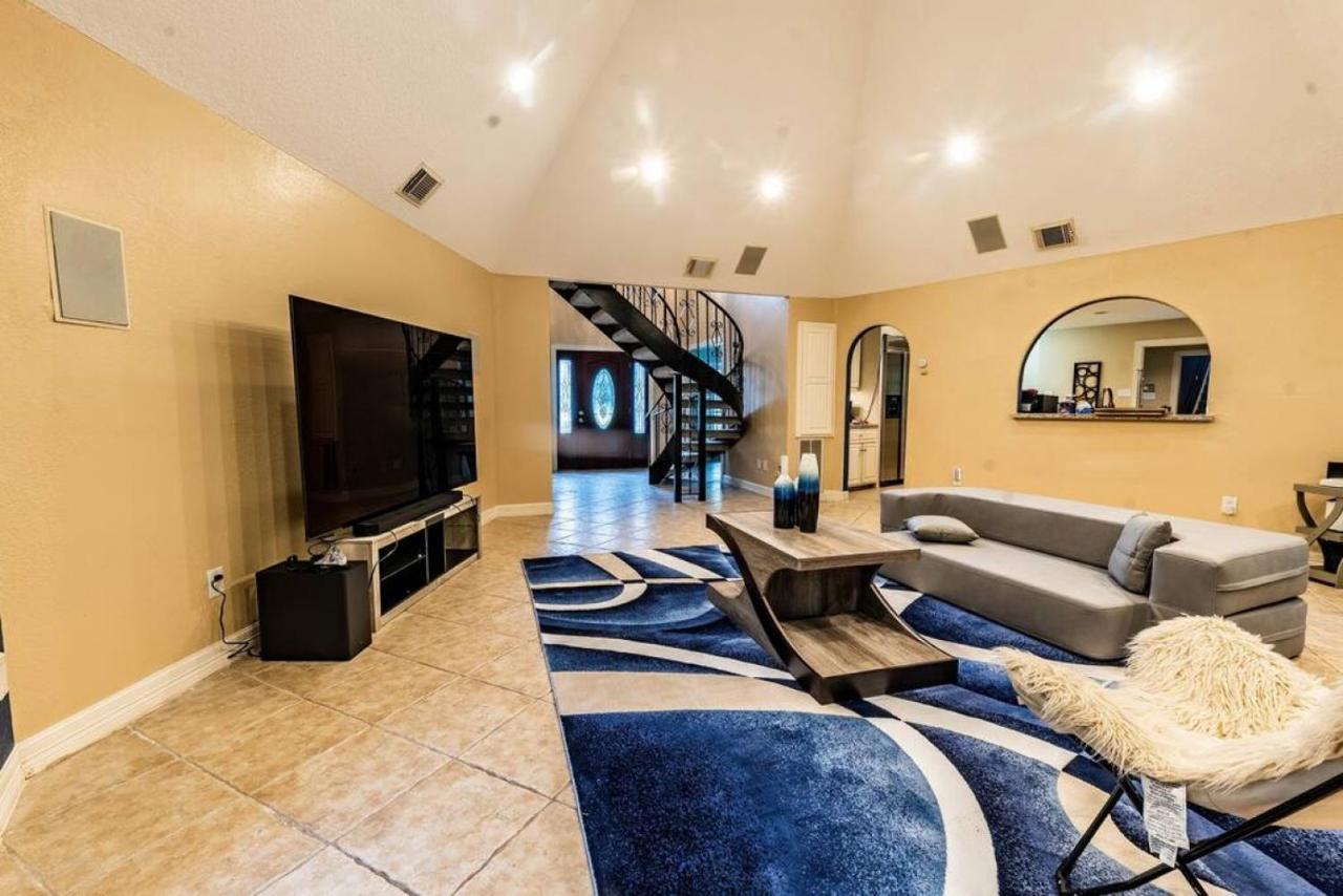 יוסטון Huge 6 Bedroom With Pool, Spa, 85 Inch Tv, Game Room מראה חיצוני תמונה